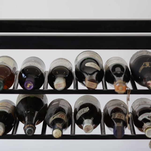 Elegante cava de acero para vinos - Casa Ferro