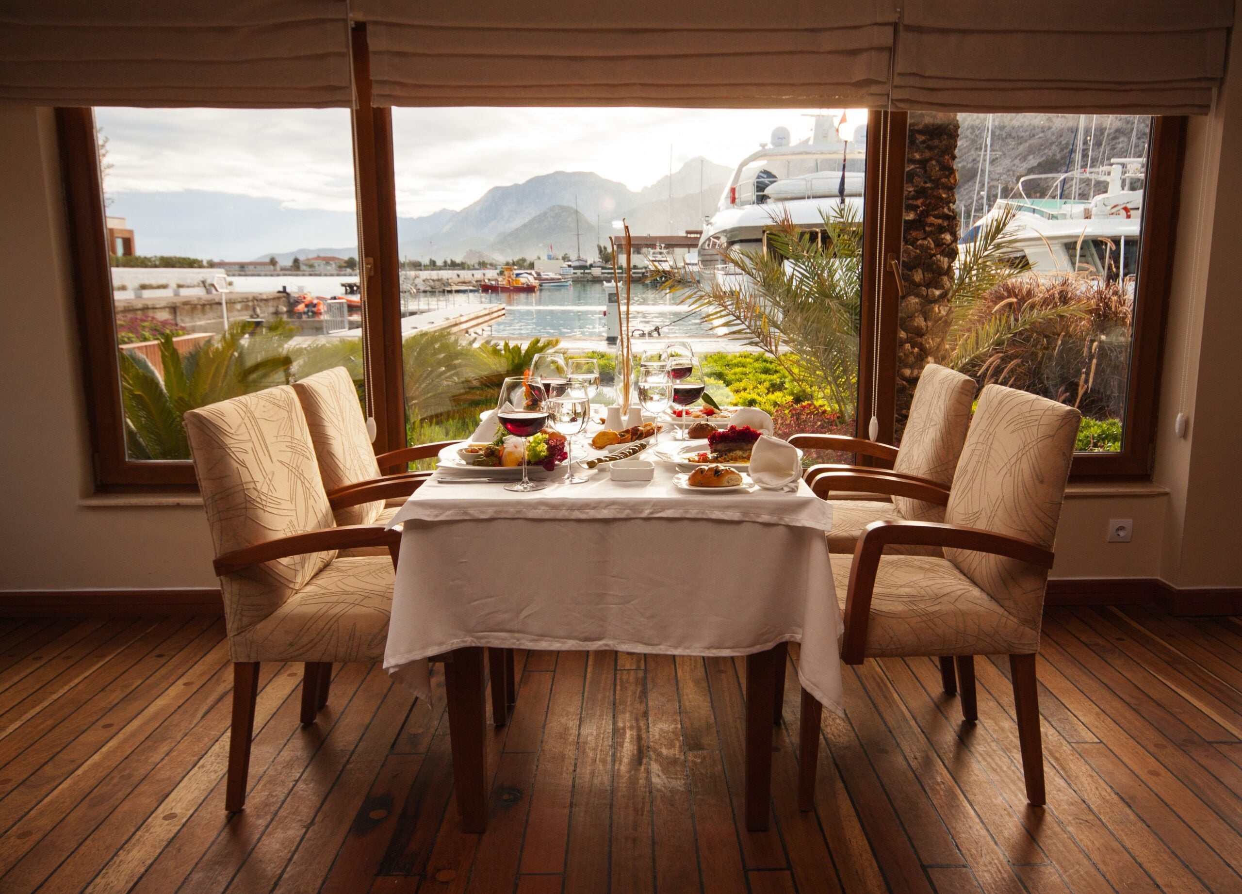 Los mejores materiales para mesas de restaurante