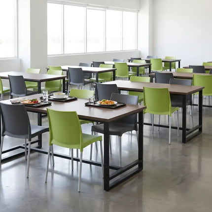 Comedor industrial con mesas Casa Ferro
